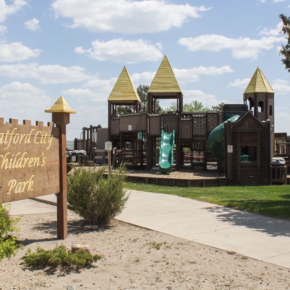Industrial buyer reviewing shop building access and yard space near Killdeer